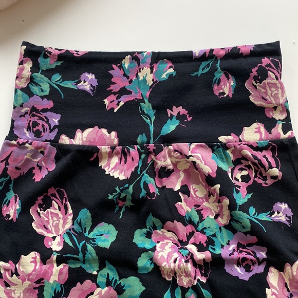 Aritzia Pencil/Mini Skirt - Picture 5 of 6